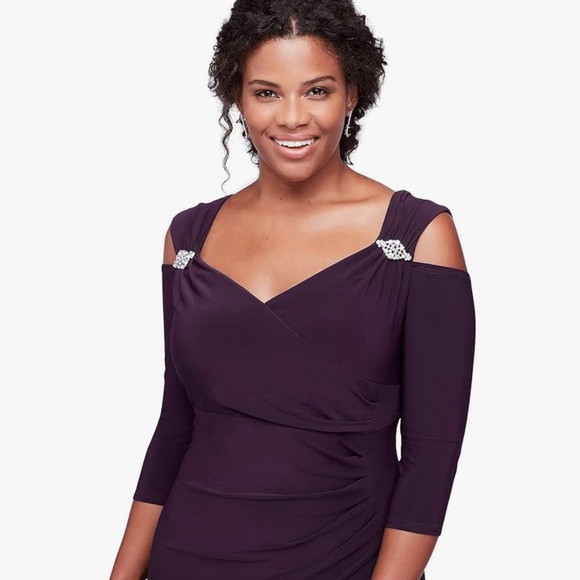 NWT R&M Richard's Maxi Gown; 20W Cold shoulder New!!!! Never Used! - Picture 3 of 10